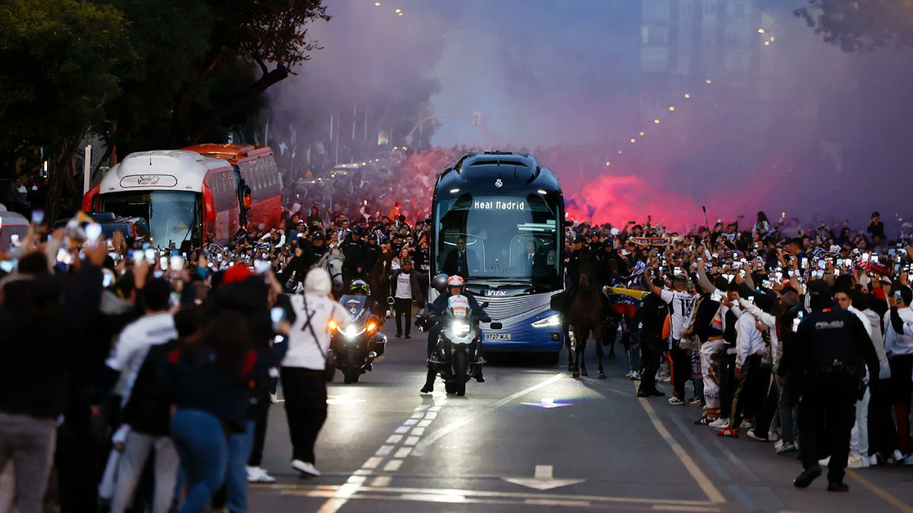 Clásico : Ce qui se passe devant le Santiago Bernabéu 2h avant le début (VIDEO)