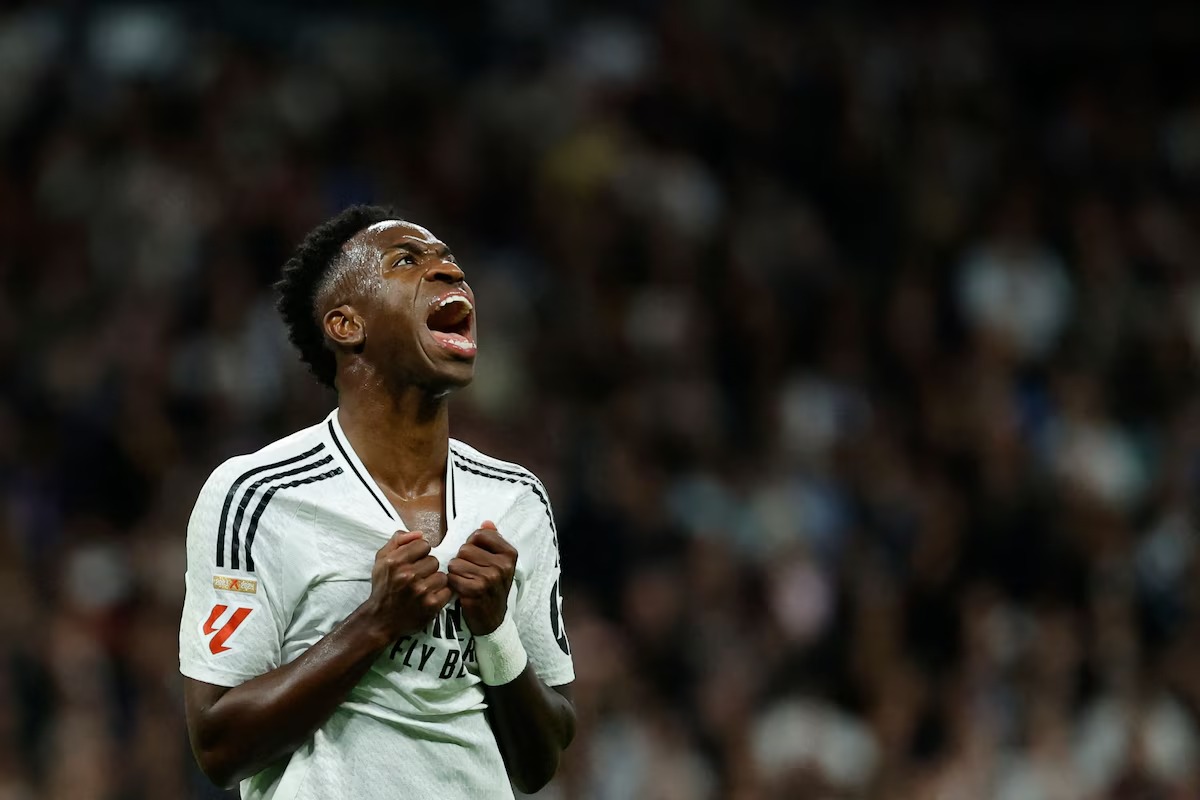 Un ex-Madrilène amplifie la polémique : « Vinicius ne mérite pas ce Ballon d’Or »