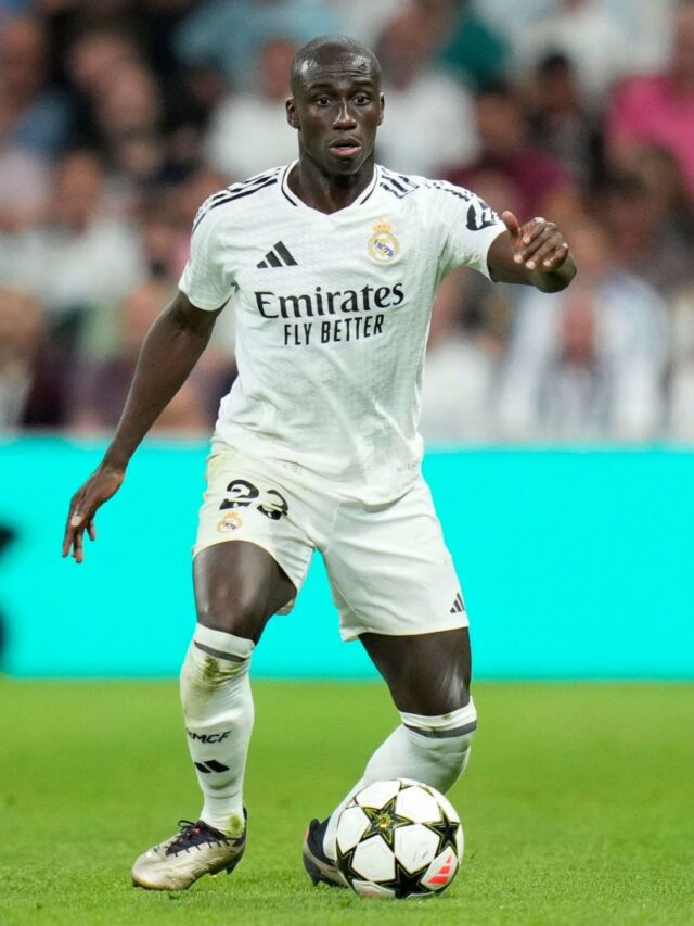 🎁 Geste surprise, Ferland Mendy offre son maillot à Bruno Genesio ! 🤝