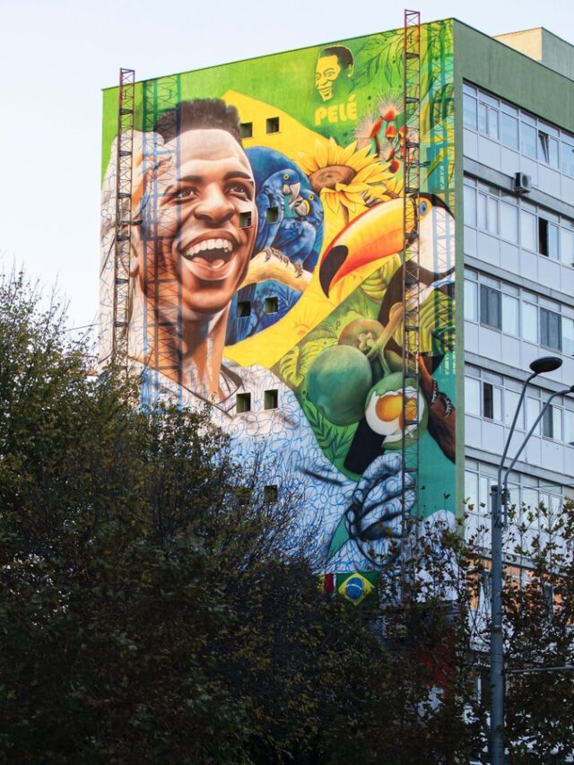 ⚽ Magnifique fresque murale avec Vinicius à Bucarest ! 🇹🇩