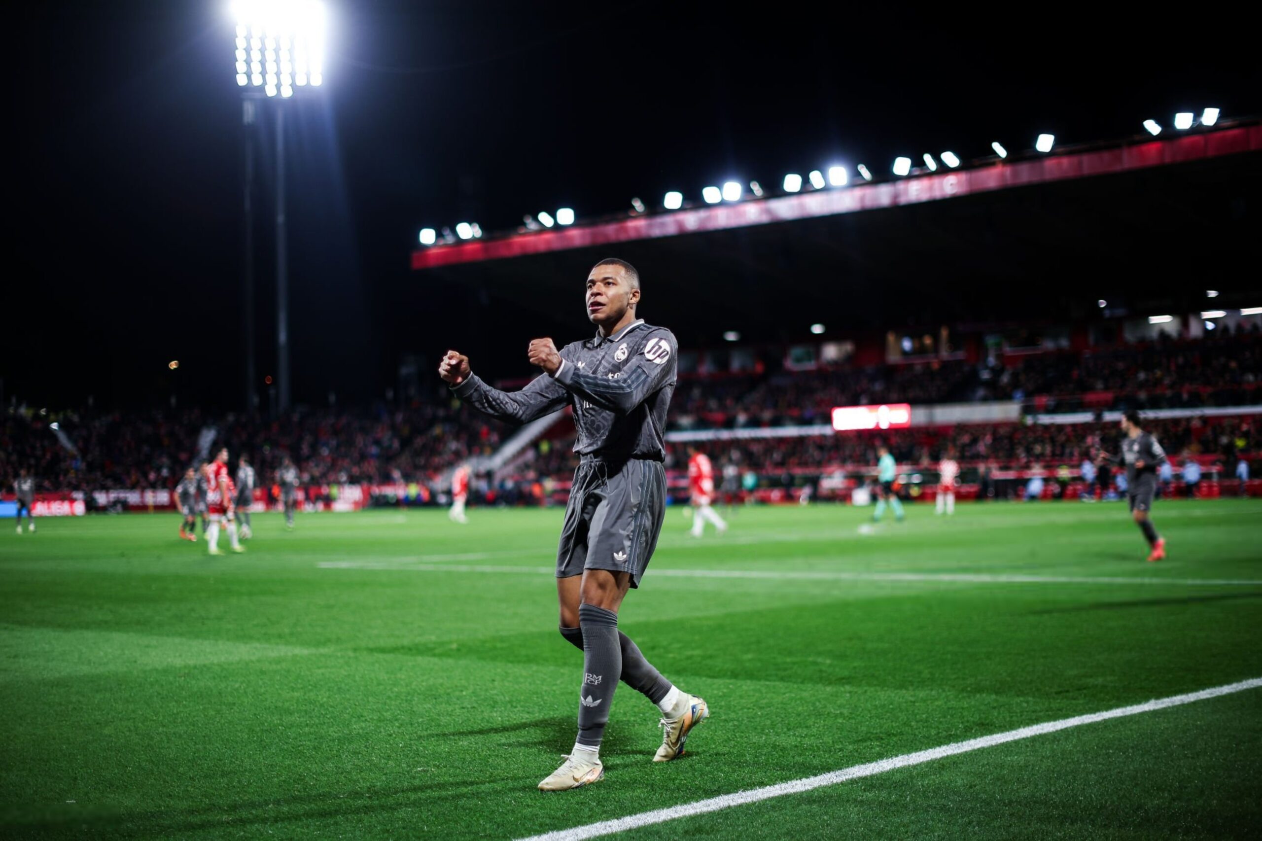  Kylian Mbappé marque un bijou et enfonce Gérone (VIDÉO)