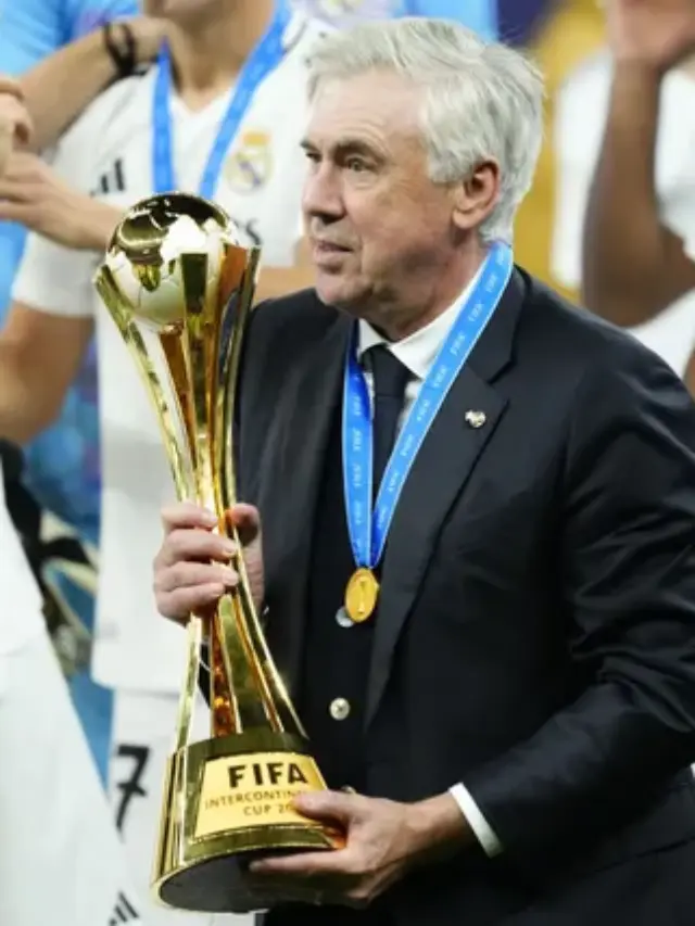 🏆 Carlo Ancelotti 🎉 et son staff fêtent un exploit historique après la victoire contre Pachuca 💪⚽
